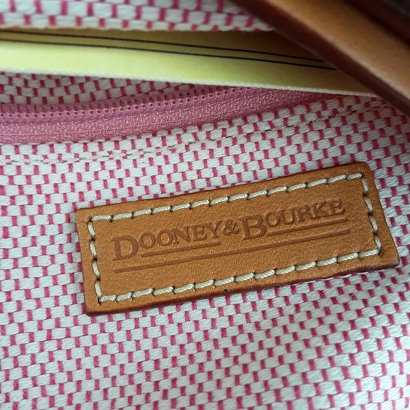 Dooney & Bourke shoulder bag. - Picture 7 of 8
